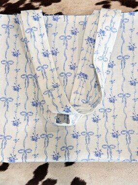 Elegant Blue Ribbon & Bow Tote Bag for Everyday Use